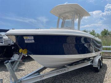 2023 Robalo R222 Center Console