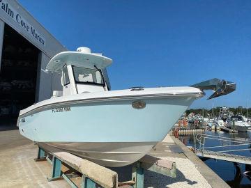 2017 Everglades 255 Center Console