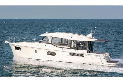 2025 Beneteau Swift Trawler 41 Sedan