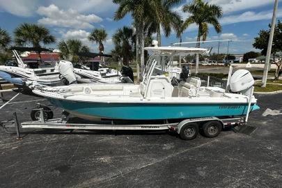 2017 Everglades 243 Center Console