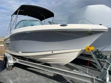 2024 Robalo R207 Dual Console