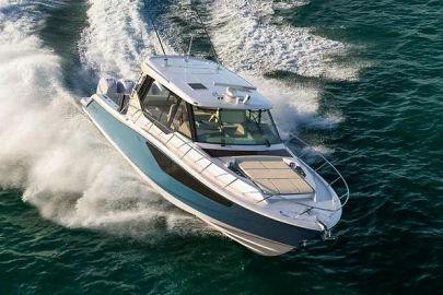 2025 Boston Whaler 405 Conquest