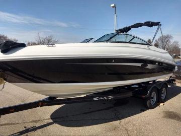 2015 Sea Ray 240 Sundeck