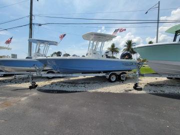 2024 Robalo 226 Cayman