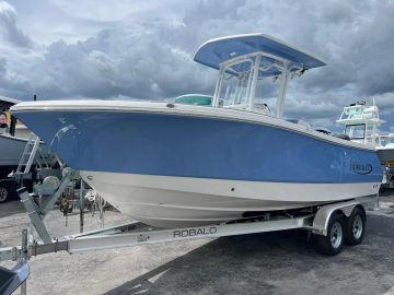 2024 Robalo R230 Center Console