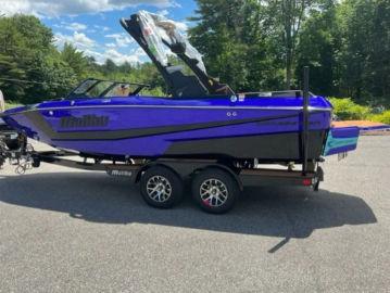 2022 Malibu Boats 21 LX