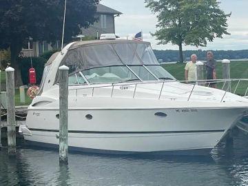 2004 Cruisers Yachts 370 Express