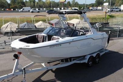 2021 MALIBU BOATS M220