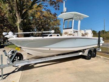 2022 Robalo 246 Cayman