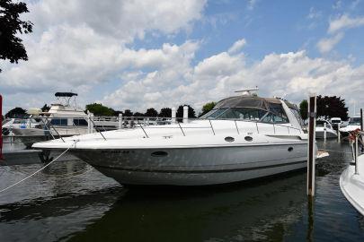 1998 Cruisers Yachts 3870 Express