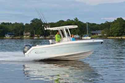 2024 Robalo R222 Center Console