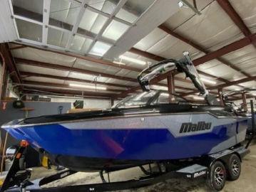 2021 Malibu Boats M220