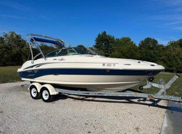 2004 Sea Ray 220 Sundeck