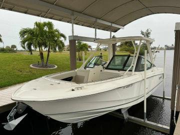 2022 Boston Whaler 240 Vantage