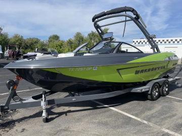 2016 Malibu Boats 23 LSV