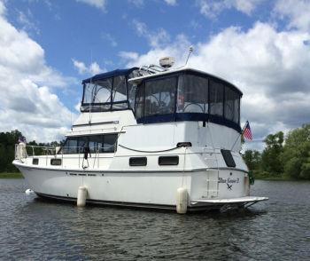 1987 Carver 3607 Aft Cabin