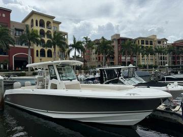 2017 Boston Whaler 330 Outrage