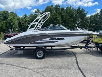 2023 Yamaha Boat AR195