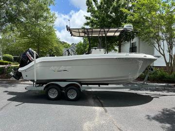 2019 Key Largo 2300 WI Center Console