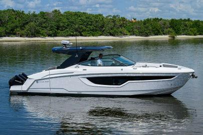 2023 Cruisers Yachts 38 GLS OB