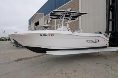 2022 Robalo R200 Center Console