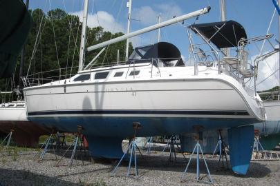 2008 Hunter 41 Deck Salon