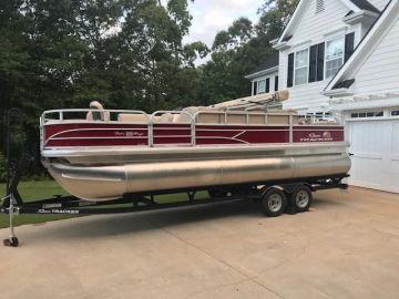 2019 Sun Tracker 22 XP3 Fishin Barge