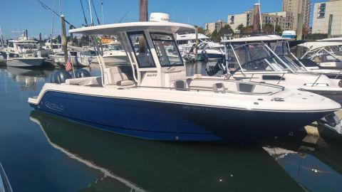 2020 Robalo R272 Center Console