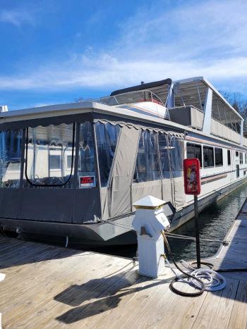 1998 Fantasy Houseboat 