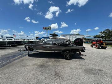 2018 CRESTLINER 18 VT DLX