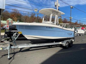 2022 Robalo R222 Center Console