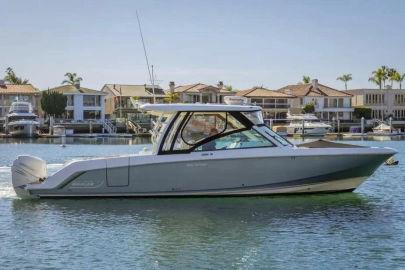 2018 Boston Whaler 320 Vantage