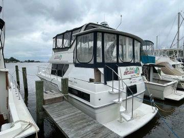 1995 Carver 370 Aft Cabin