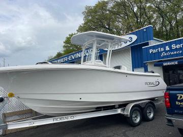 2023 Robalo R230 Center Console