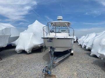 2005 BOSTON WHALER 235 CONQUEST