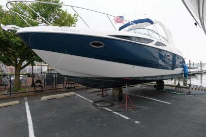 2010 Bayliner 335