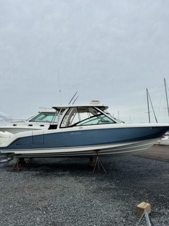 2021 Boston Whaler 320 Vantage