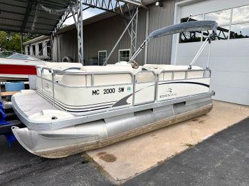 2005 Bennington Marine Pontoon