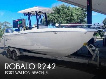 2023 Robalo R242