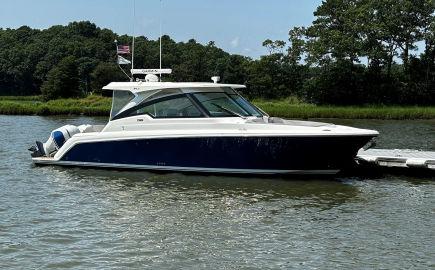 2021 TIARA YACHTS 34 LX