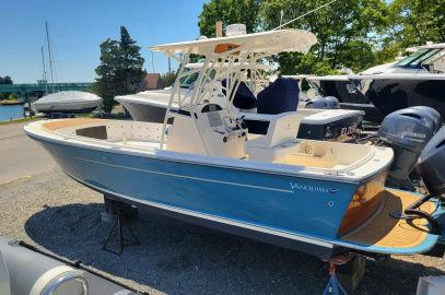 2021 Vanquish 26 Center Console