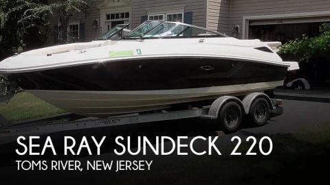 2013 Sea Ray 220 Sundeck