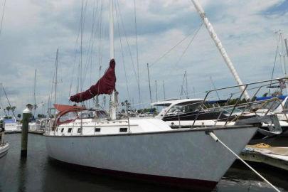 1984 Endeavour 35.5 Sloop