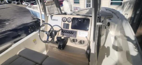 2023 Boston Whaler 220 Dauntless