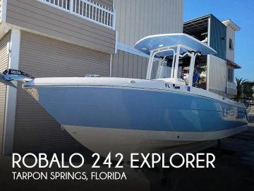 2022 Robalo R242 Explorer