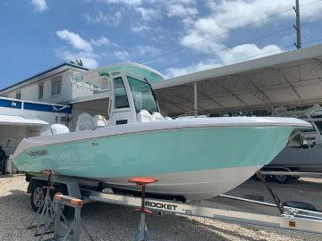 2022 Everglades 235 Center Console