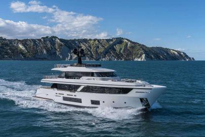 2023 Custom Line Navetta 30