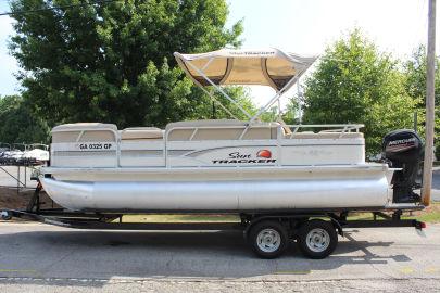 2015 Tracker Party Barge 22 DLX