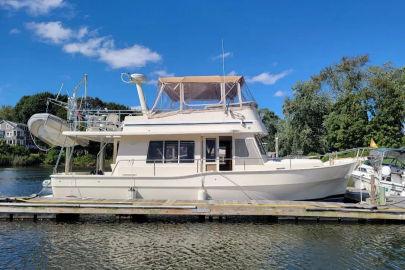 2006 Mainship 400 Efficient Trawler