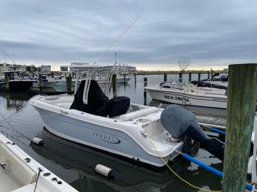 2021 Robalo R242 Center Console